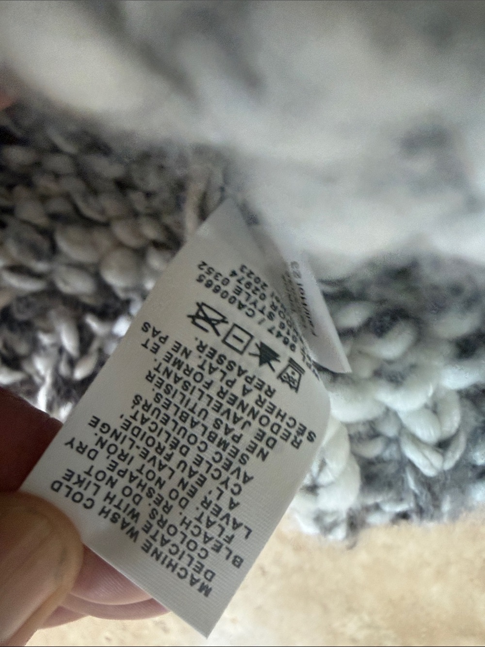 EDDIE BAUER ladies winter cap NWOT one size, gray, and white super soft and warm - Picture 5 of 7